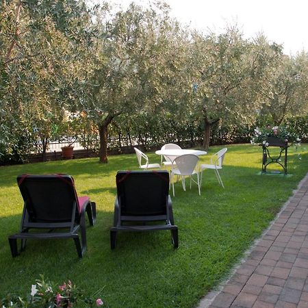 Appartamenti Villa Adriana Torbole Sul Garda Exteriör bild